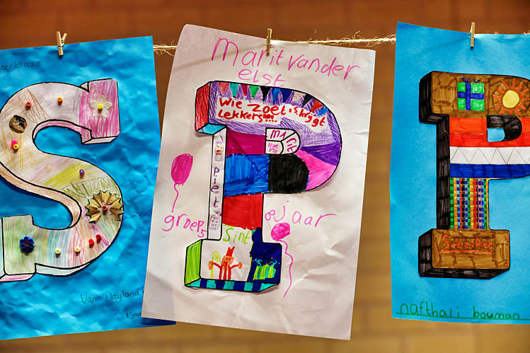 Aankomst van de Sint en zijn Zwarte Pieten in Waarder_004